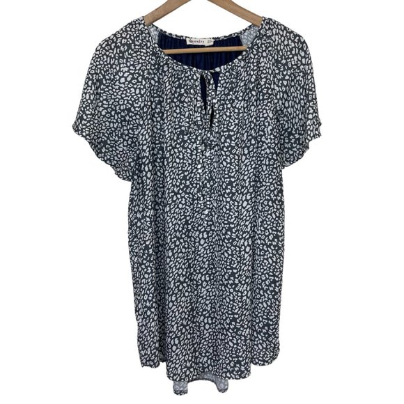 OUNAYA | Gray and White Leopard Print Top with Flutter Sleeves | Size 10/XL - Picture 3 of 10